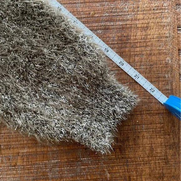 Citylux Collection Sparkly Gold Tinsel Pullover Sweater - Picture 10 of 16